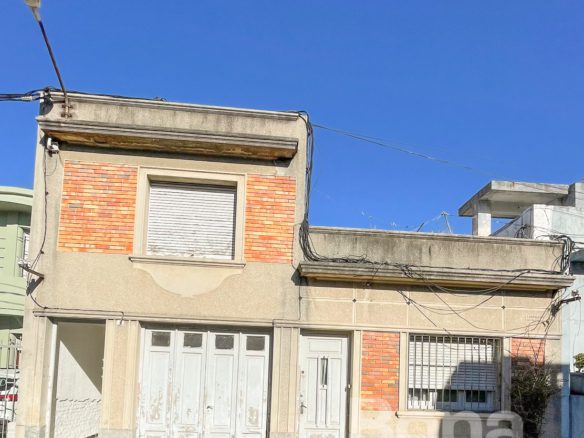 Complejo con casa y 3 apartamentos en Pocitos